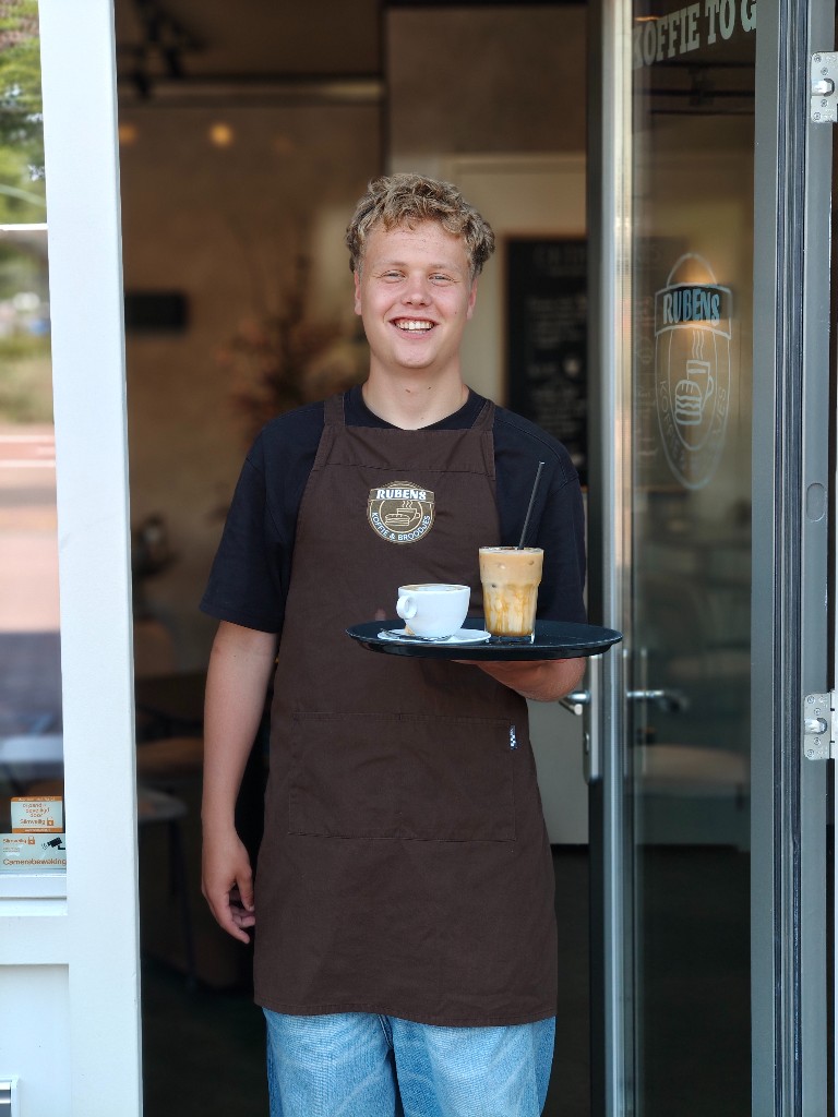 Medewerker van Rubens koffie en broodjes